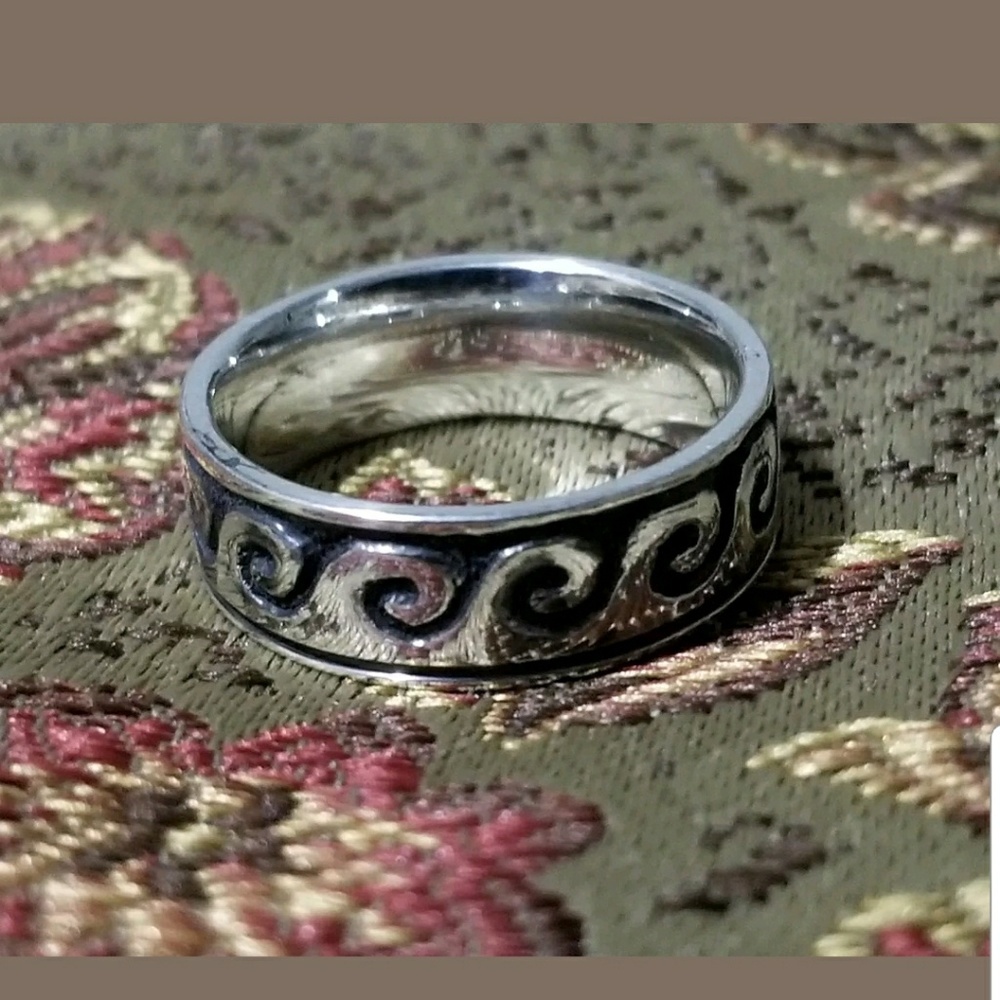 Sterling silver band, wave design,.925 new